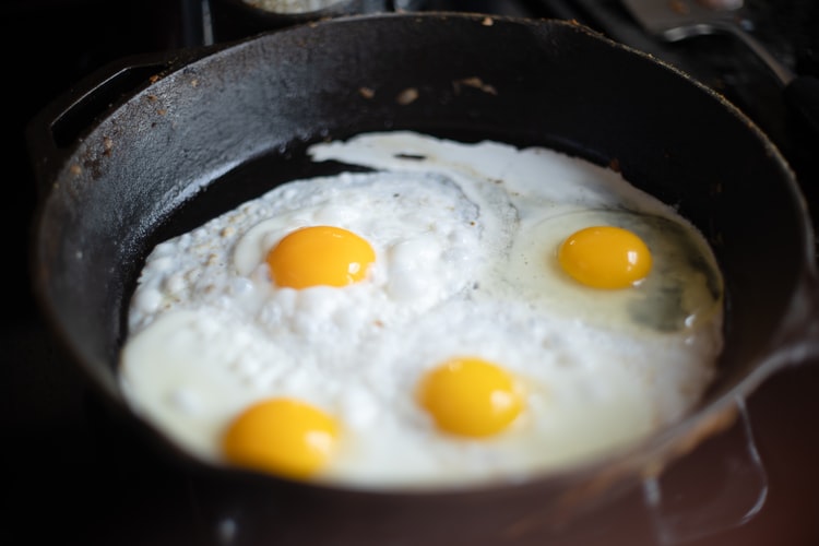  Telur separuh masak  Turunkan berat badan dan cegah 